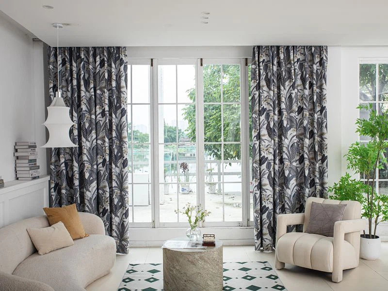 Prosas lina aizkaru audums ar lielu lapu raksta apdruku