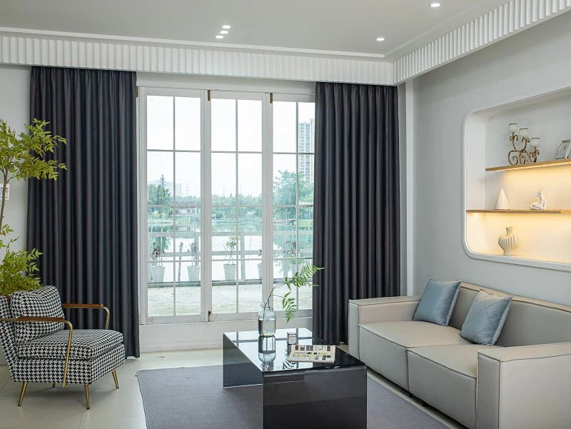 Vienkāršs ciets aptumšojošs audums